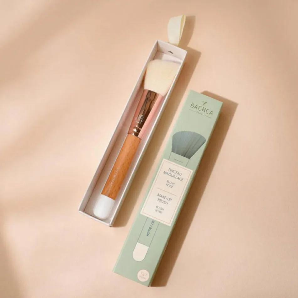 102 Angled blush brush